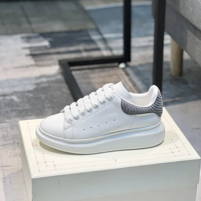 A - SNEAKERS