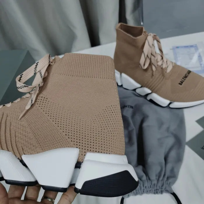 B - SNEAKERS
