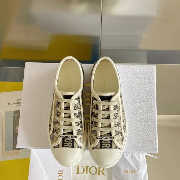 D - SNEAKERS