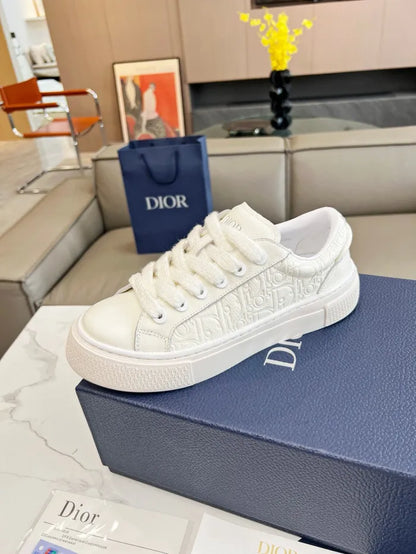 D - SNEAKERS