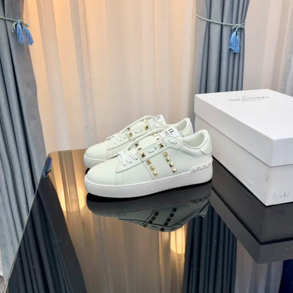 V - SNEAKERS