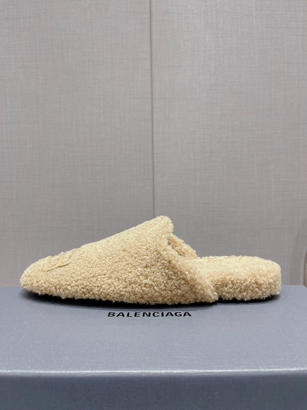 B-Sneakers
