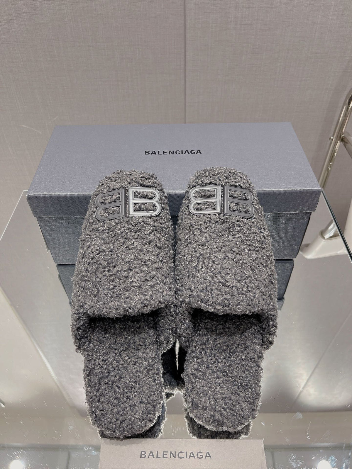 B-Sneakers