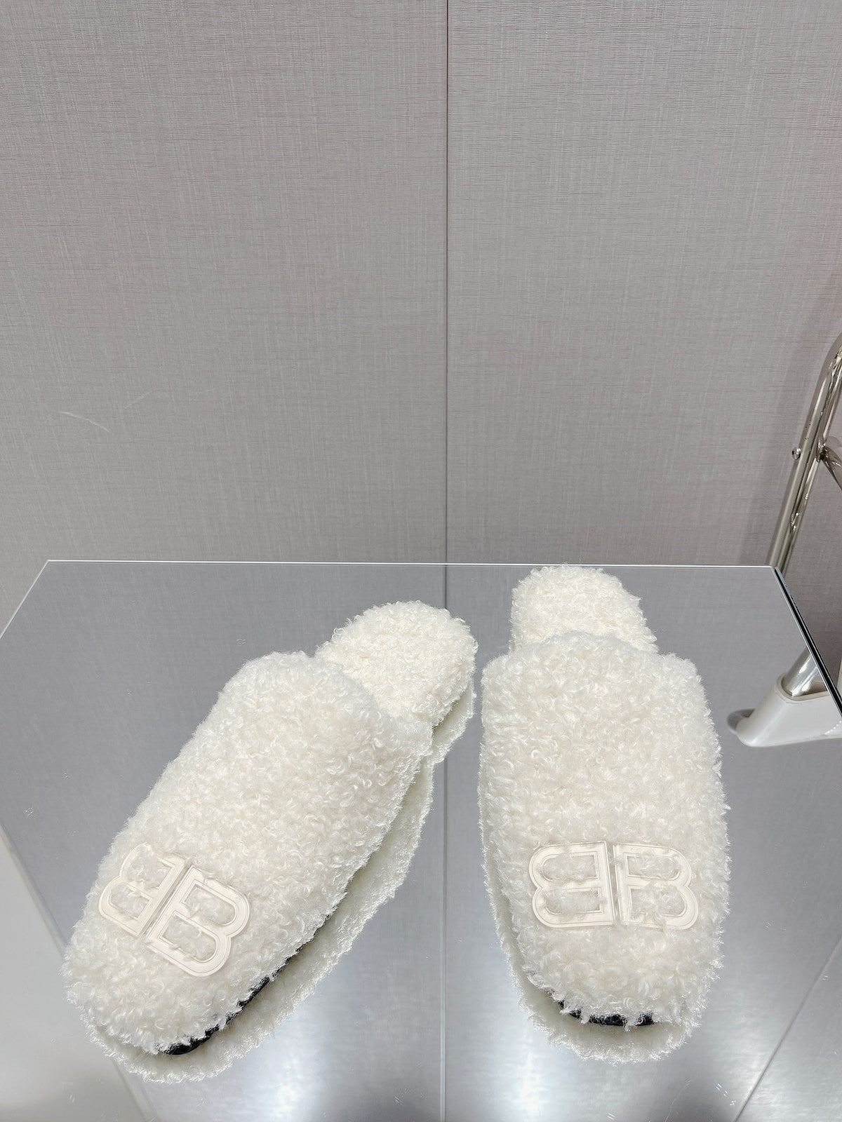 B-Sneakers