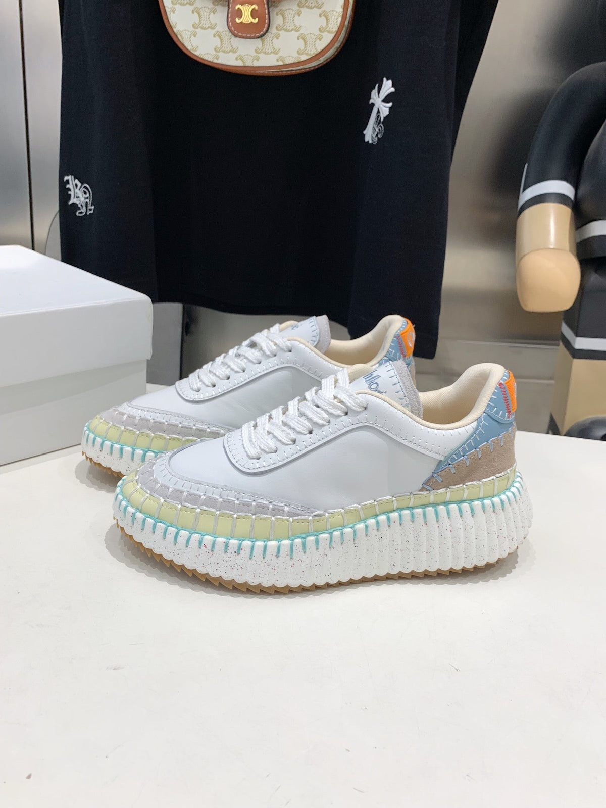 H-Sneakers