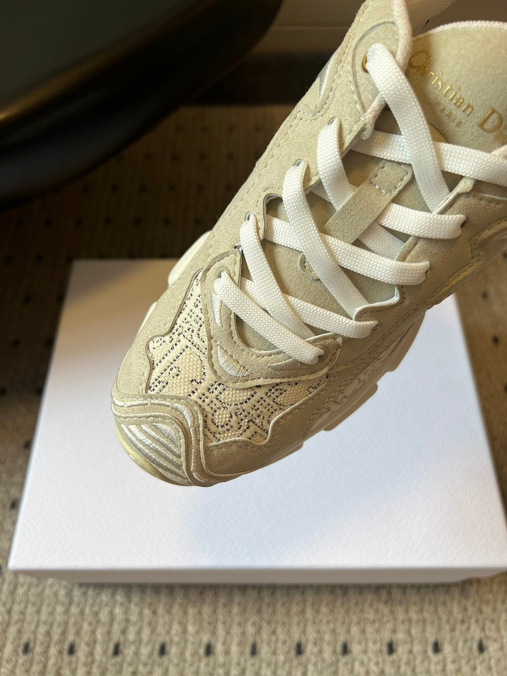D-Sneakers