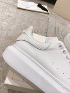 A - SNEAKERS