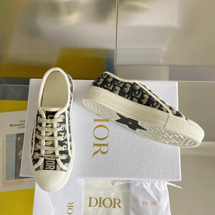 D - SNEAKERS