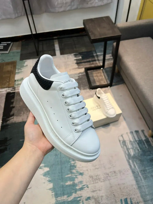 A - SNEAKERS