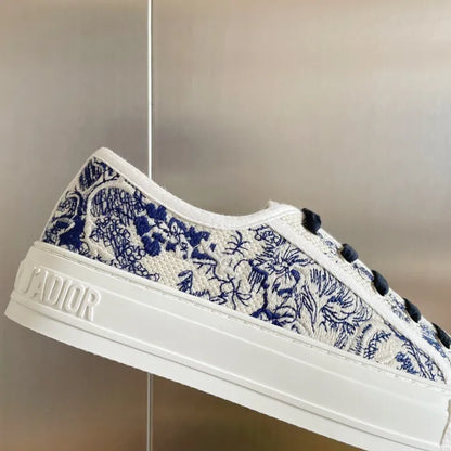 D - SNEAKERS