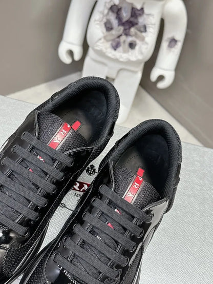 P - SNEAKERS