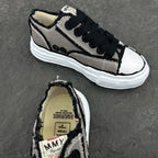 A - SNEAKERS