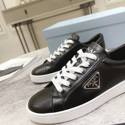 P - SNEAKERS