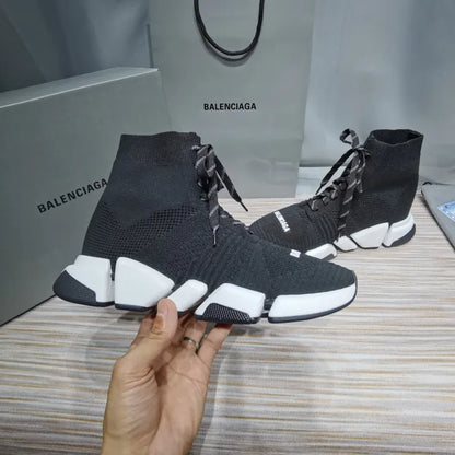 B - SNEAKERS