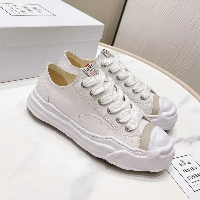 A - SNEAKERS