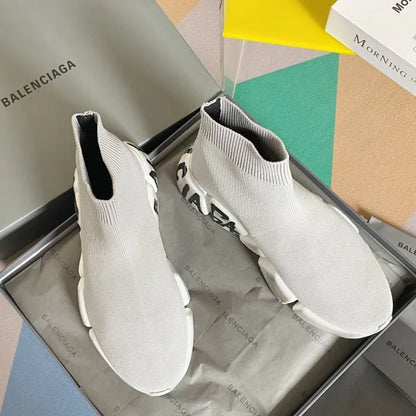 B - SNEAKERS