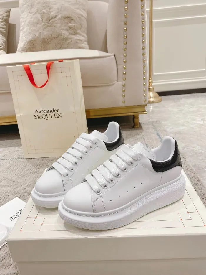 A - SNEAKERS