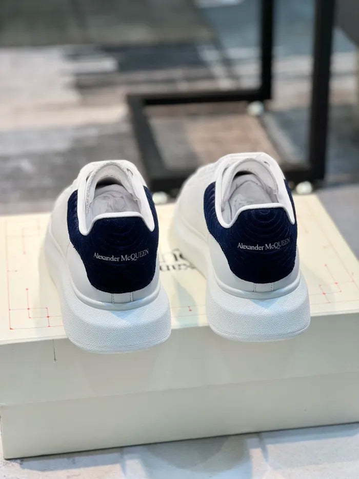 A - SNEAKERS