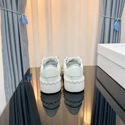 V - SNEAKERS