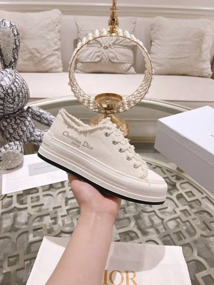 D - SNEAKERS