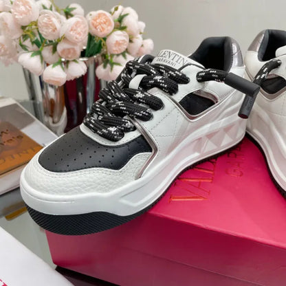 V - SNEAKERS