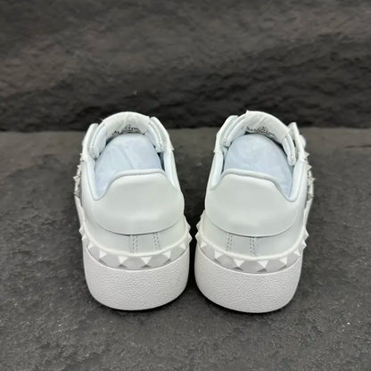 V - SNEAKERS