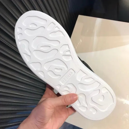 A - SNEAKERS