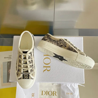 D - SNEAKERS