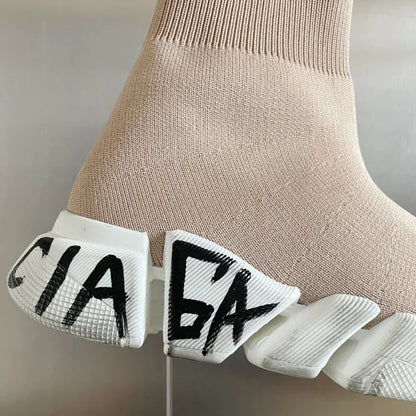 B - SNEAKERS