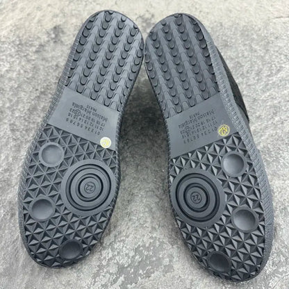 M - SNEAKERS