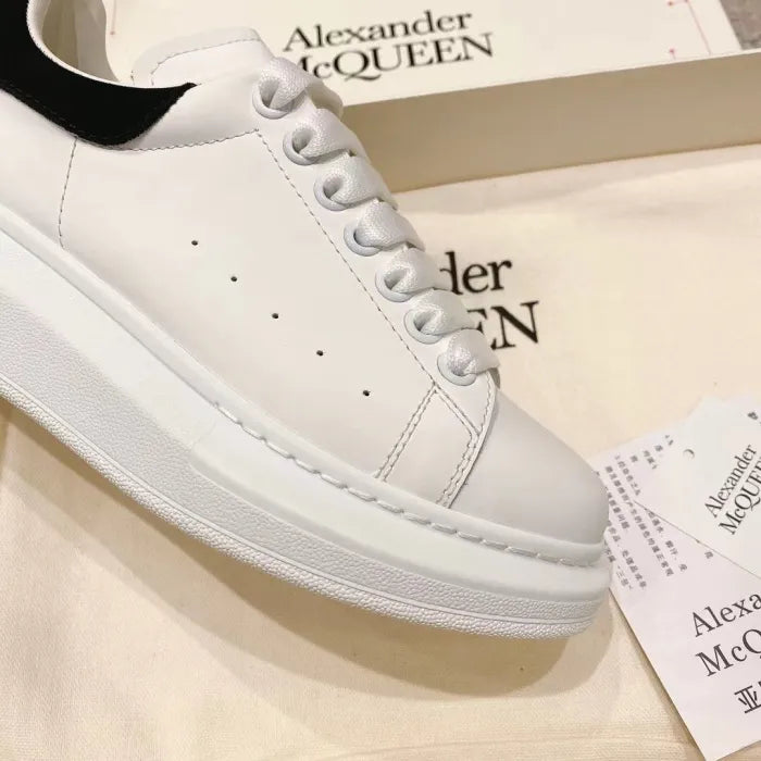 A - SNEAKERS