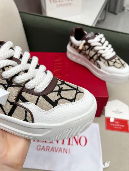 V - SNEAKERS