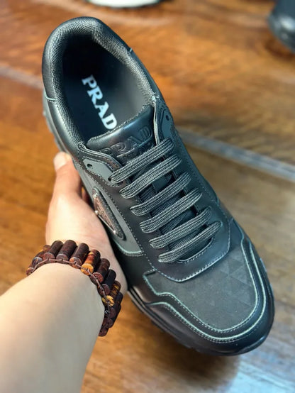 P - SNEAKERS