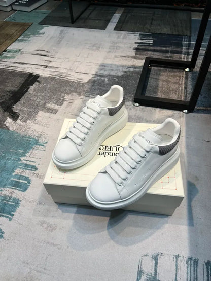 A - SNEAKERS