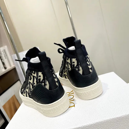 D - SNEAKERS