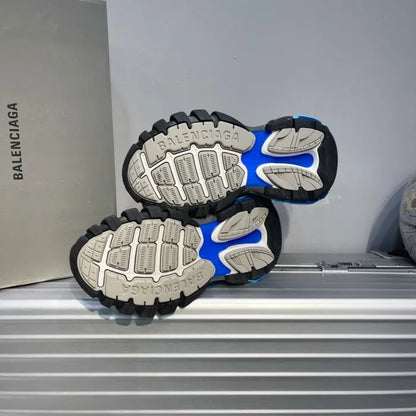B - SNEAKERS