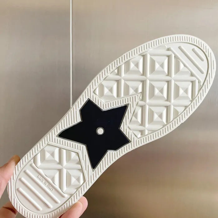 D - SNEAKERS