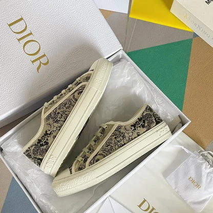 D - SNEAKERS