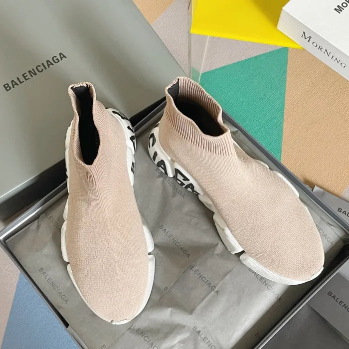 B - SNEAKERS