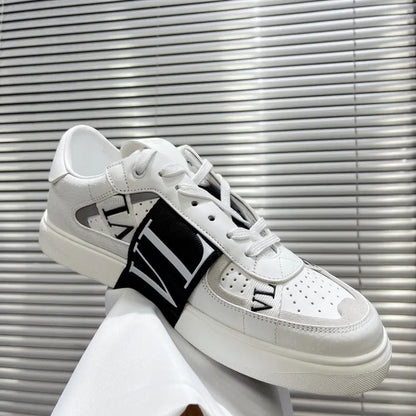 V - SNEAKERS