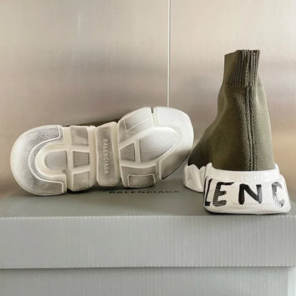 B - SNEAKERS