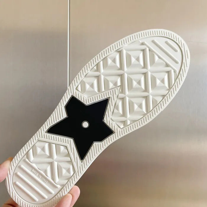 D - SNEAKERS