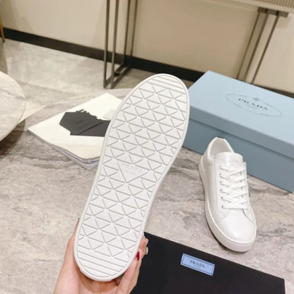 P - SNEAKERS
