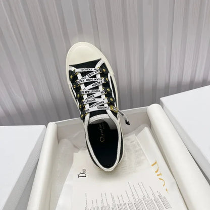 D - SNEAKERS
