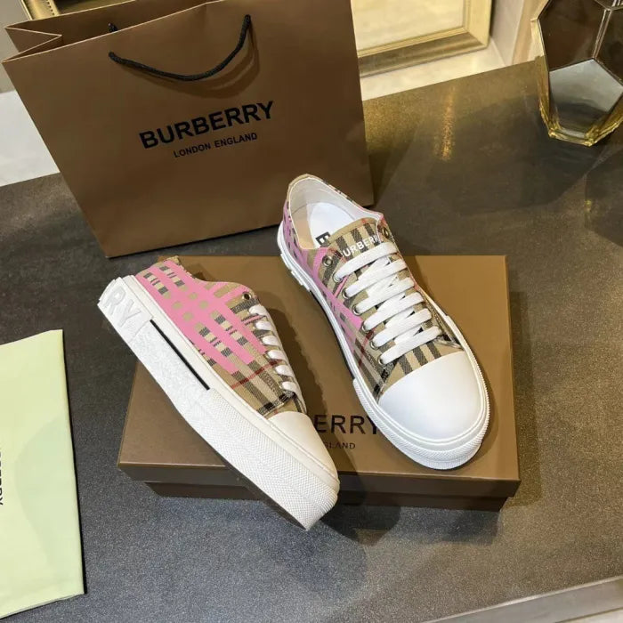 B - SNEAKERS