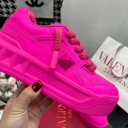 V - SNEAKERS
