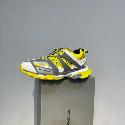 B - SNEAKERS
