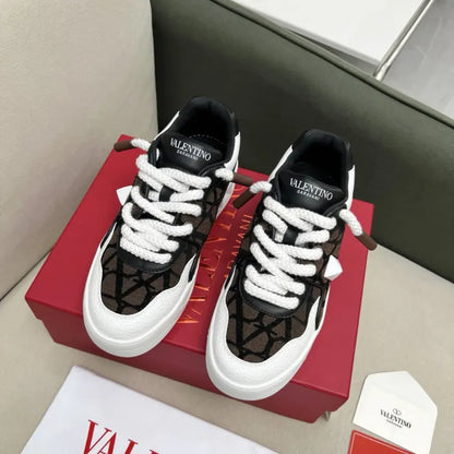 V - SNEAKERS