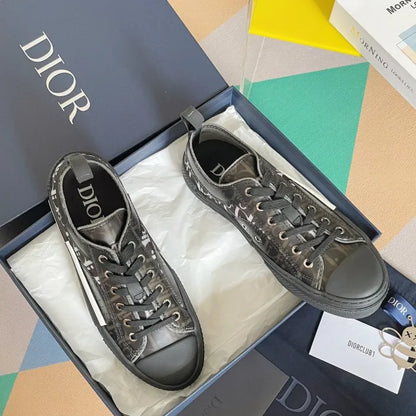D - SNEAKERS