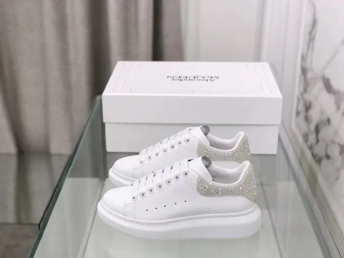 A - SNEAKERS